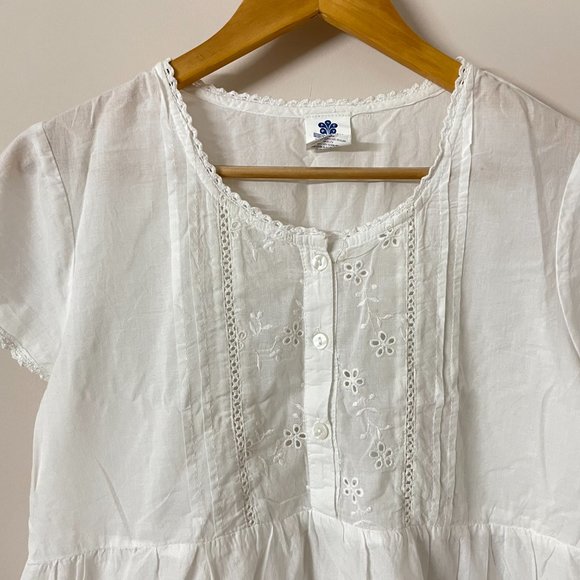 Medium- 100% Cotton White Top - Picture 4 of 5